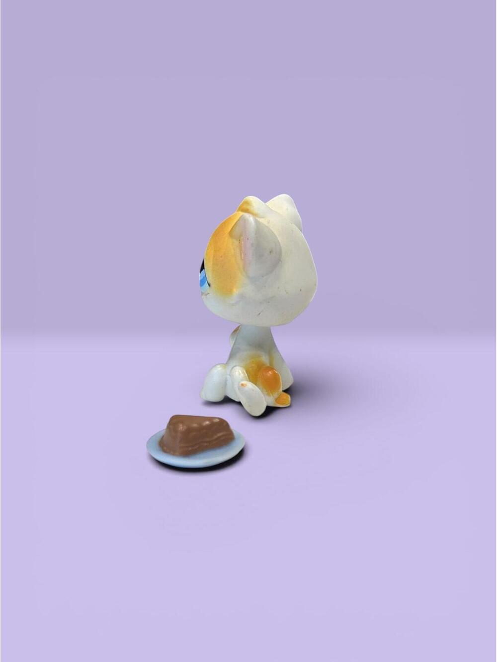 Littlest Pet Shop LPS Tabby #52 with Cake Accessory. - Picture 4 of 5